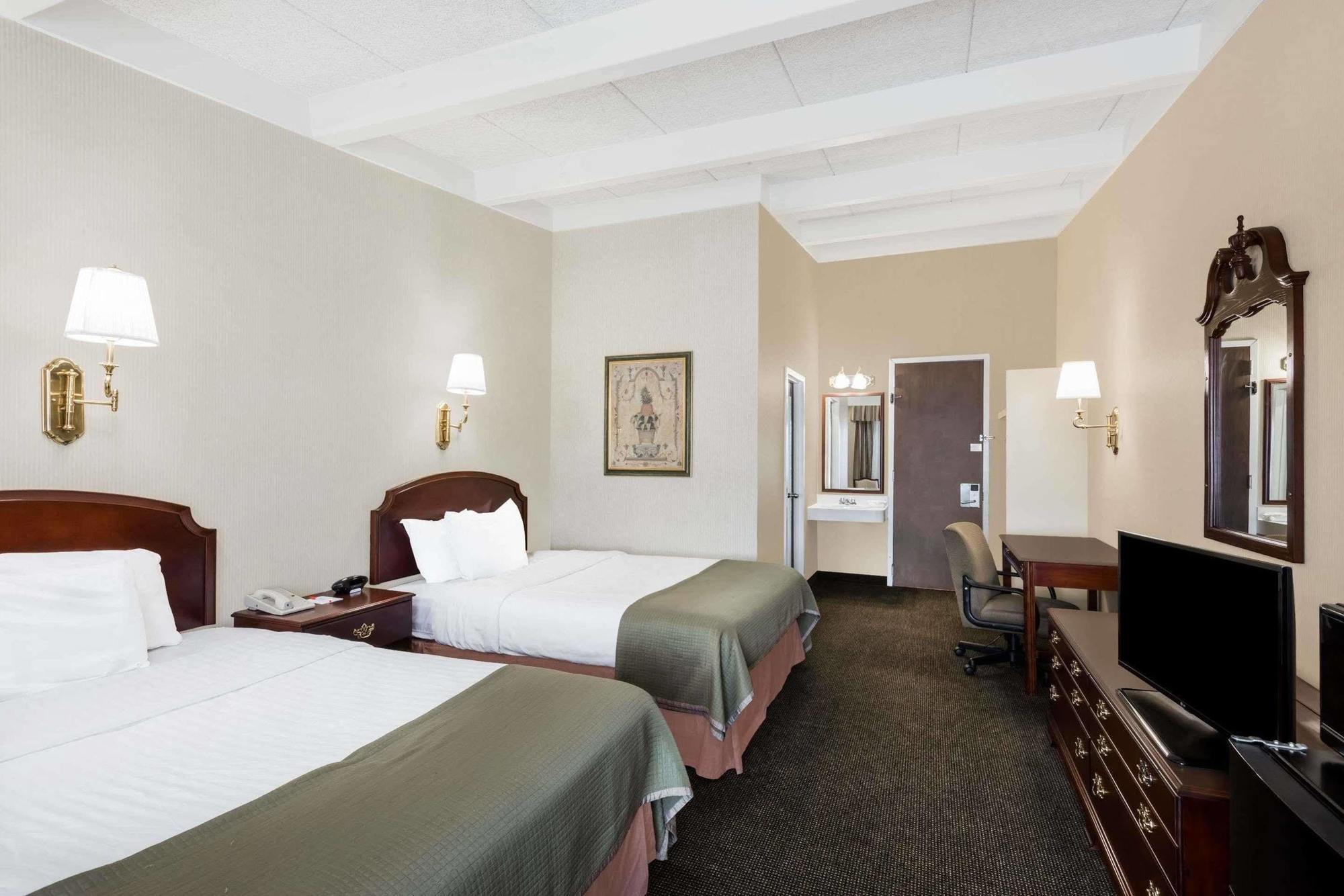Howard Johnson By Wyndham Middletown Newport Area Extérieur photo