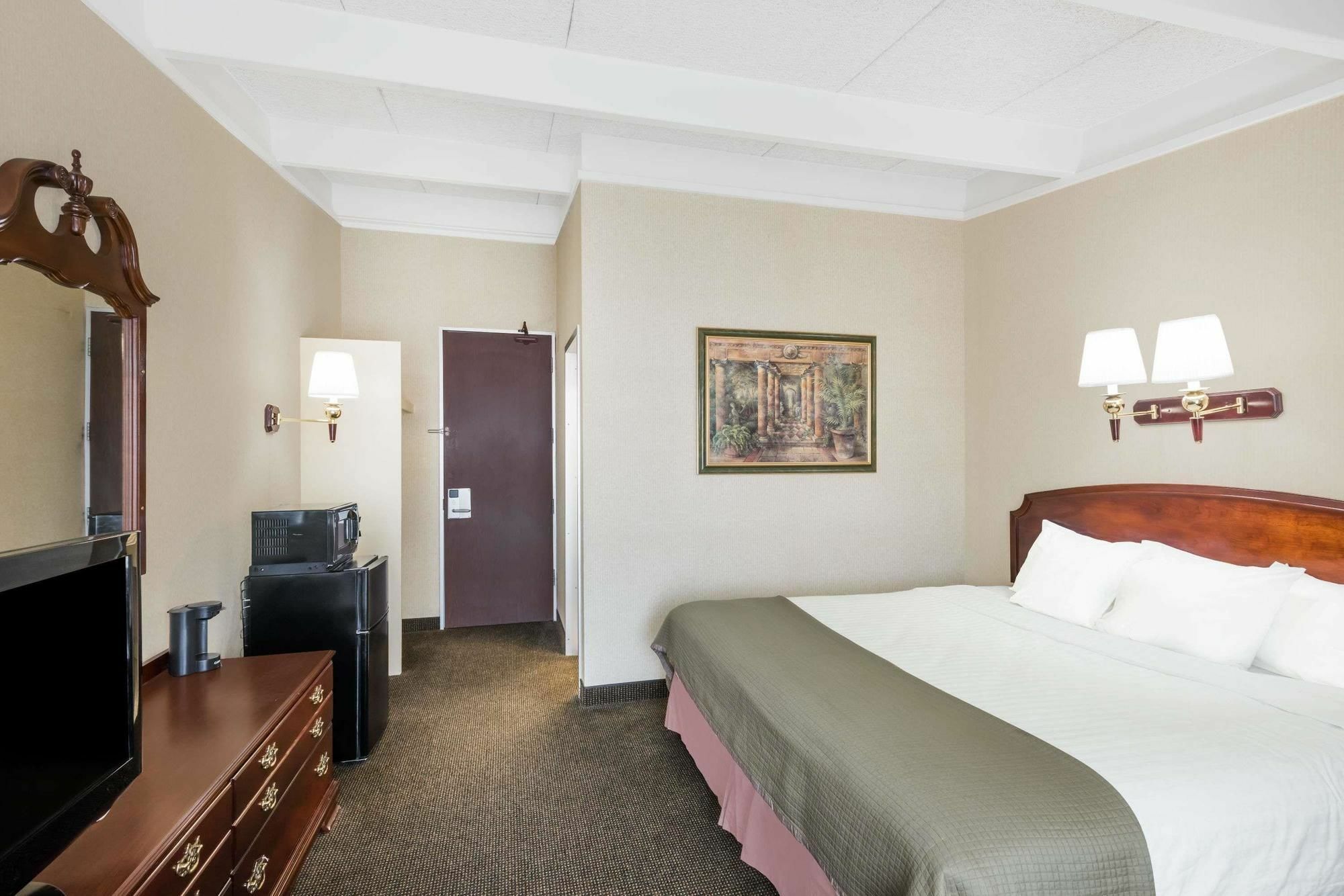 Howard Johnson By Wyndham Middletown Newport Area Extérieur photo